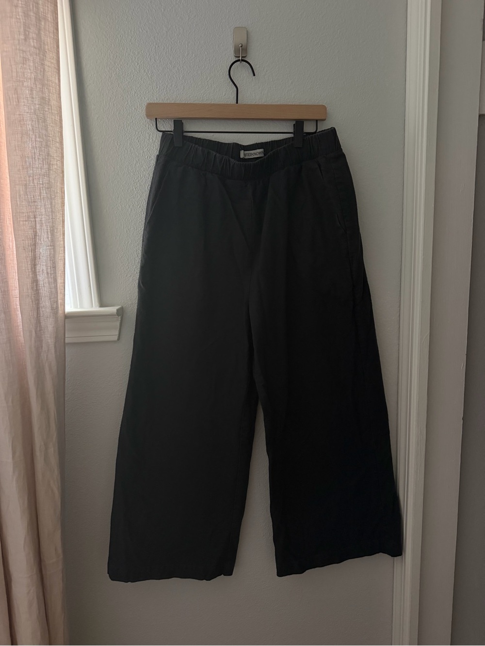 Outerknown BHT Beach Pants in Black. Size M.